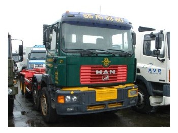 MAN 32.414 8x4 - Camião transportador de contêineres/ Caixa móvel