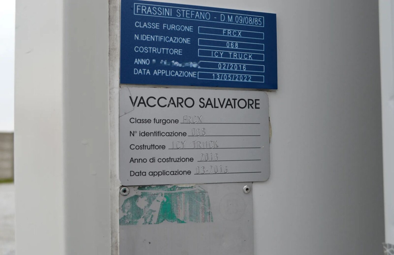 Camião frigorífico IVECO DAILY 60C15 REFRIGERATOR + SIDE AND REAR DOORS, LIFT FOLDED UNDE: foto 29