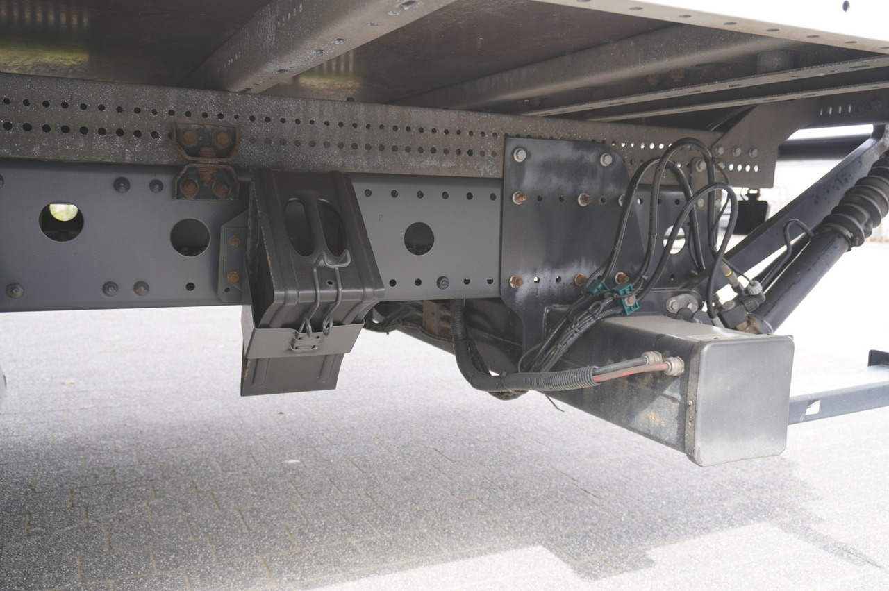 Camião de lona MERCEDES-BENZ Atego 818 E6 Sideboard-Tilt 15 pallets / Tail lift: foto 22