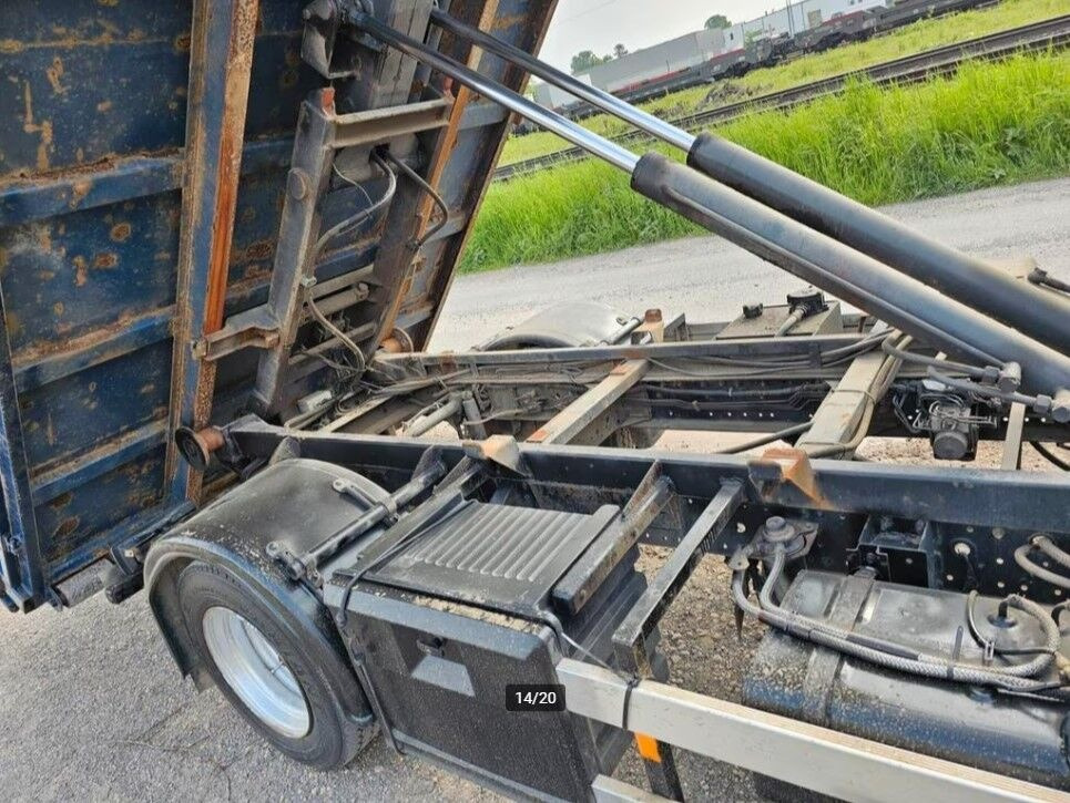 Camião polibenne Mitsubishi Canter Hook lift truck: foto 15