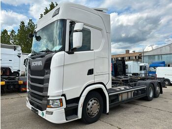 Camião transportador de contêineres/ Caixa móvel Scania S450 BDF 6x2 Retarder 3 units in stock: foto 1