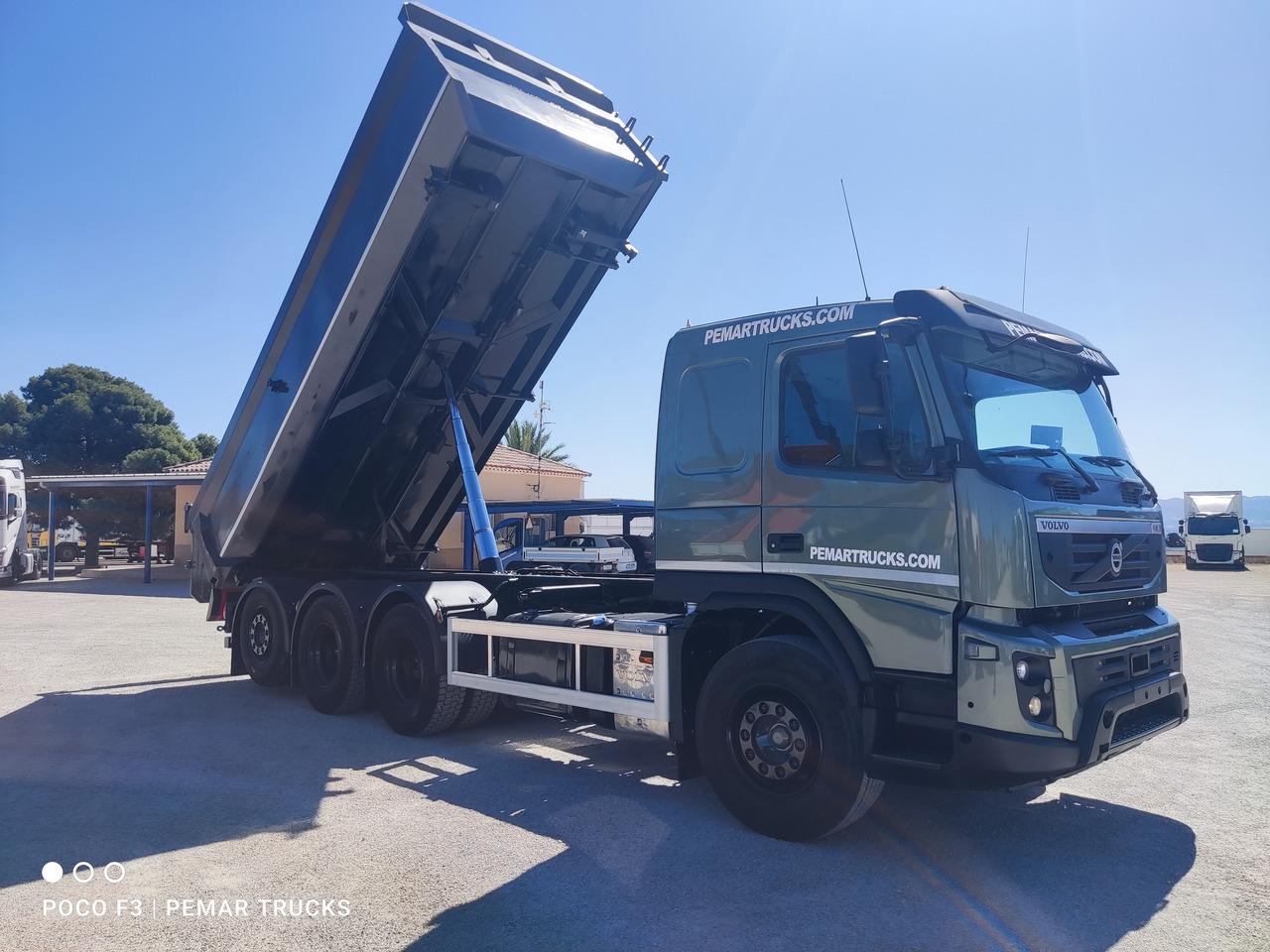 Volvo FMX 500 8x4 Kipper 15m³ dump truck for sale Netherlands
