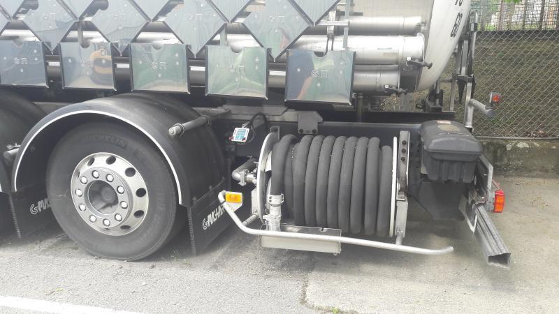 Caminhão tanque para transporte de produtos químicos Volvo FM12 450: foto 3