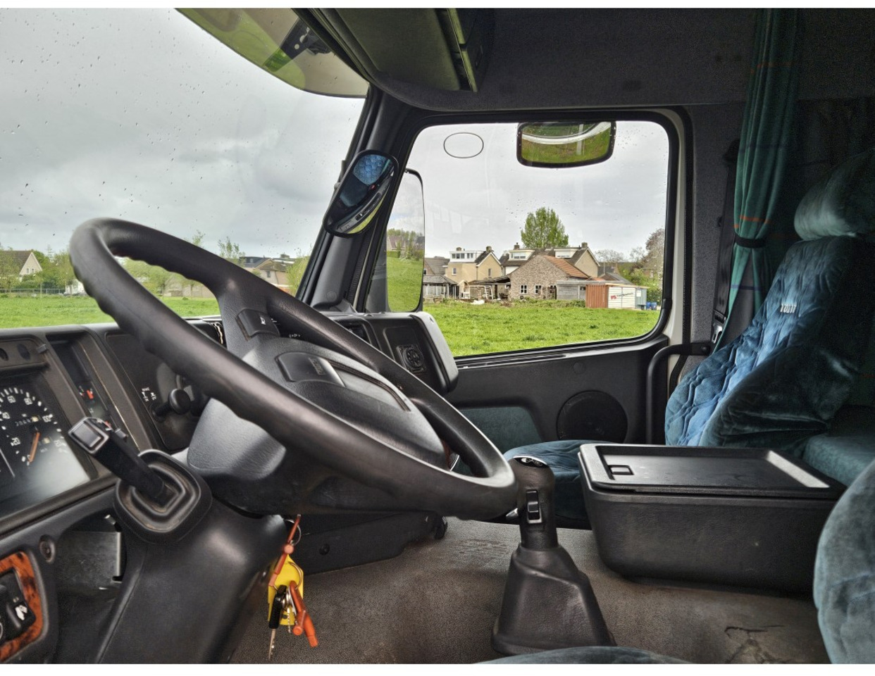 Camião furgão Volvo FM7 290 CLOSED BOX MANUAL GEARBOX LOADING LIFT BELGIUM TRUCK: foto 15