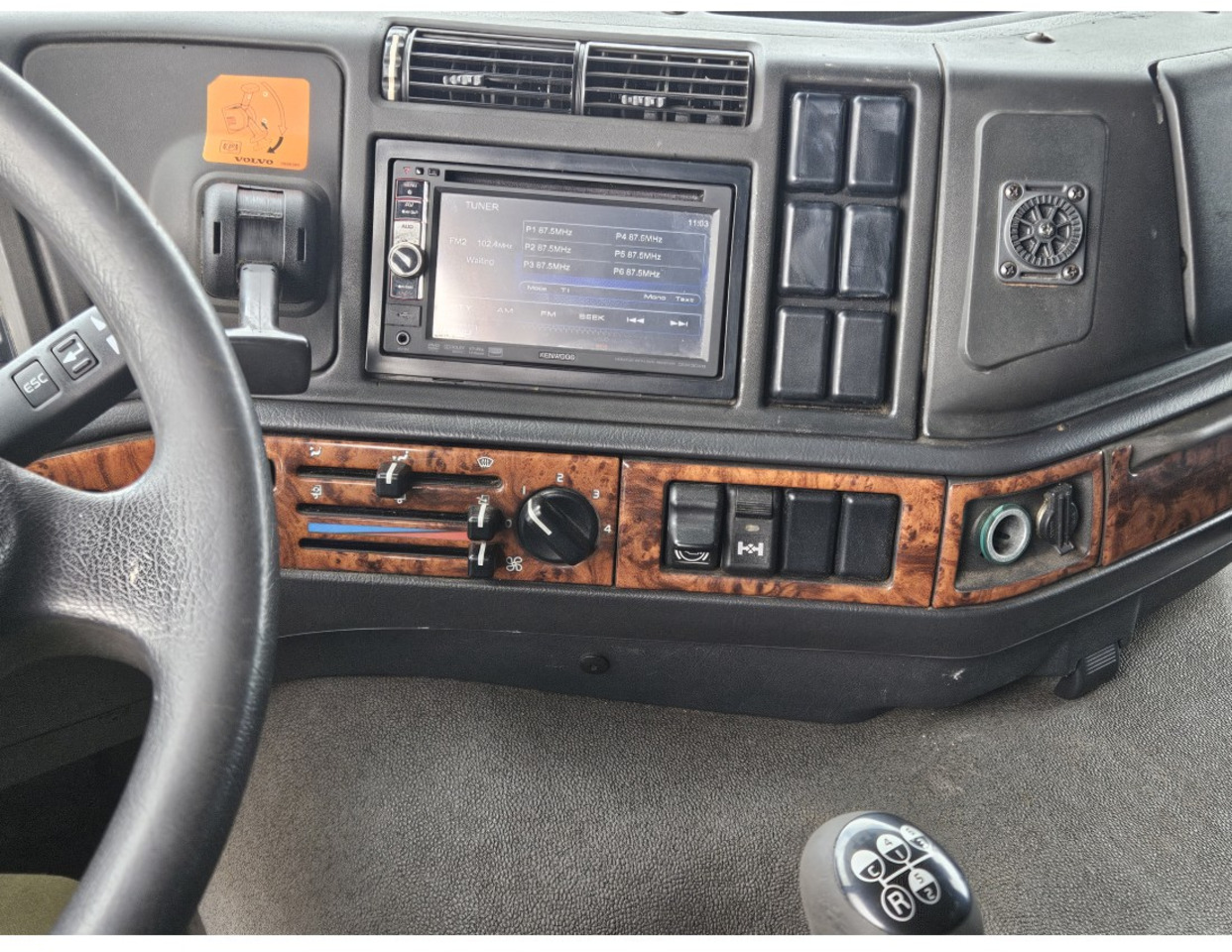 Camião furgão Volvo FM7 290 CLOSED BOX MANUAL GEARBOX LOADING LIFT BELGIUM TRUCK: foto 16