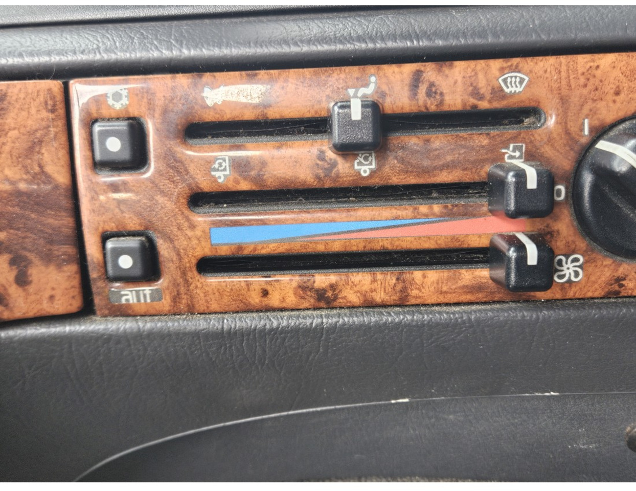 Camião furgão Volvo FM7 290 CLOSED BOX MANUAL GEARBOX LOADING LIFT BELGIUM TRUCK: foto 18