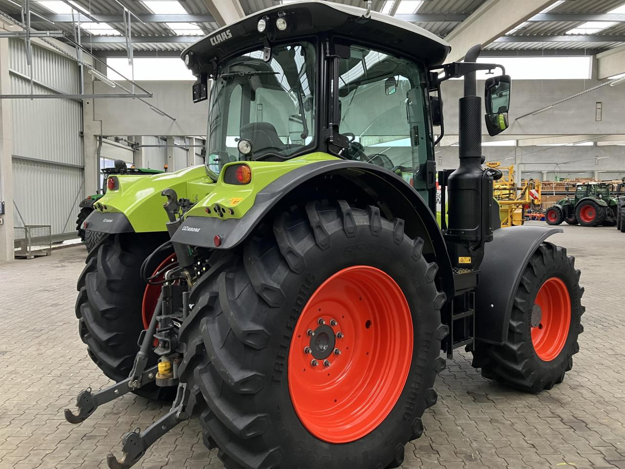 Trator CLAAS Arion 550: foto 4