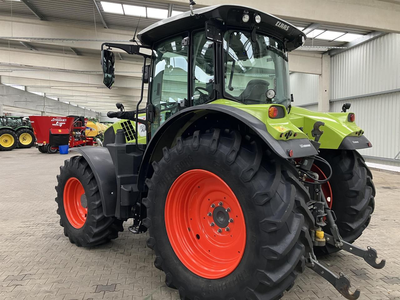 Trator CLAAS Arion 550: foto 6