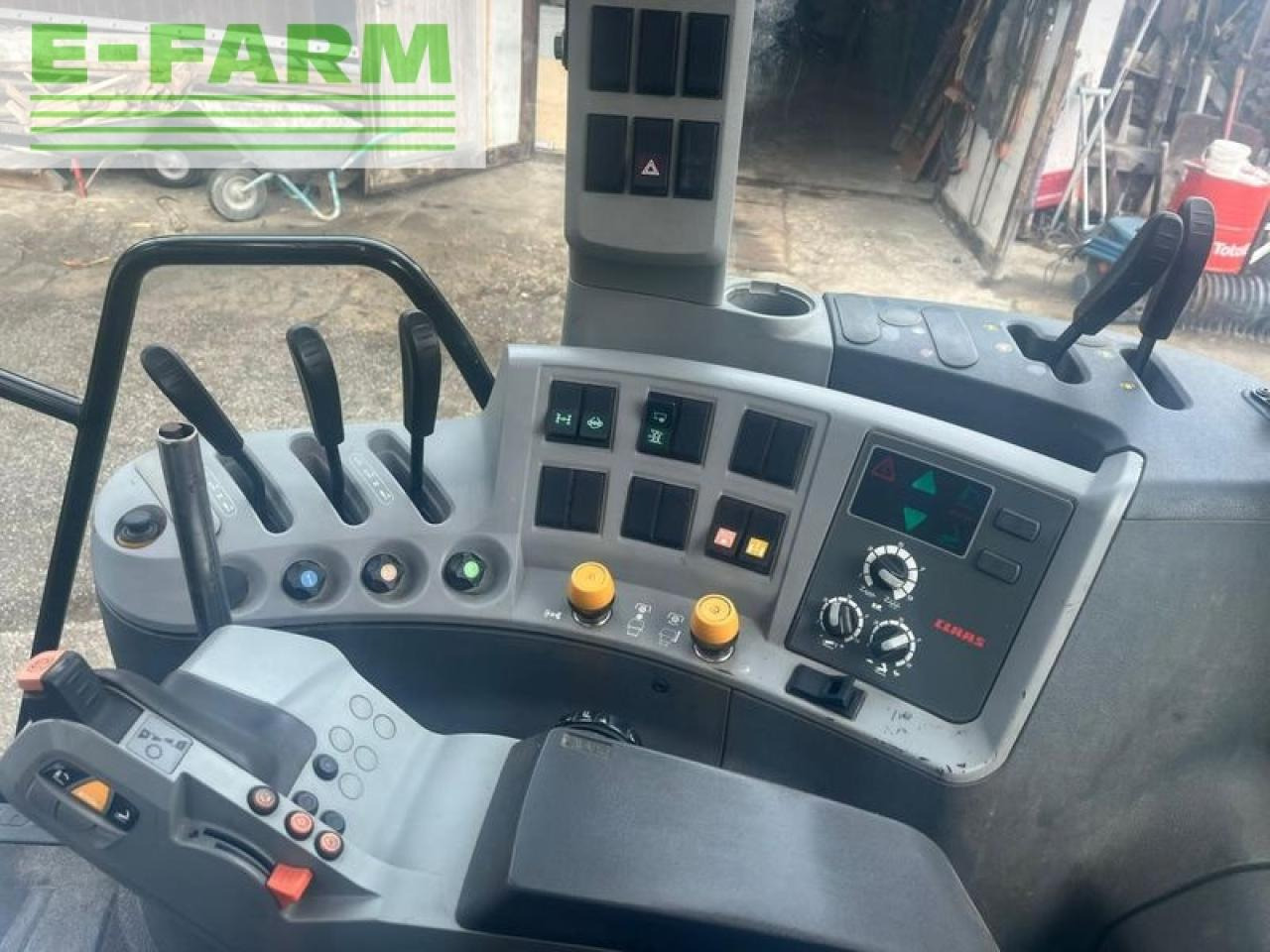 Trator CLAAS arion 520: foto 9