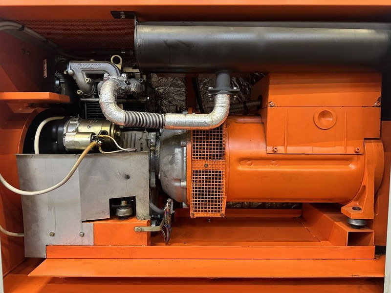 Gerador elétrico SDMO Safari Ruggerini Mecc Alte Spa 8 kVA Silent generatorset as New ! 1021 hours: foto 10