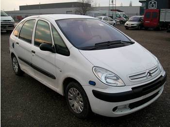 Citroen MPV, fabr.CITROEN, type PICASSO, 2.0 HDI, eerste inschrijving 01-01-2006, km-stand 136.700, chassisnr VF7CHRHYB25736940, AIRCO, alle documenten aanwezig - Automóvel