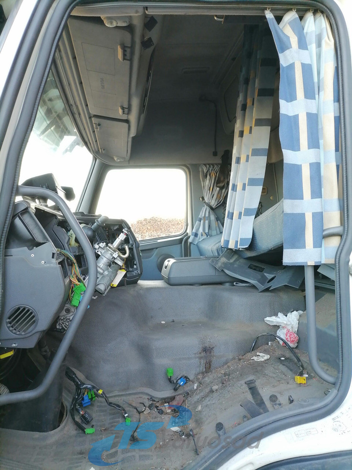 Cabine e interior por Camião Volvo Volvo kabiin 85111210: foto 19