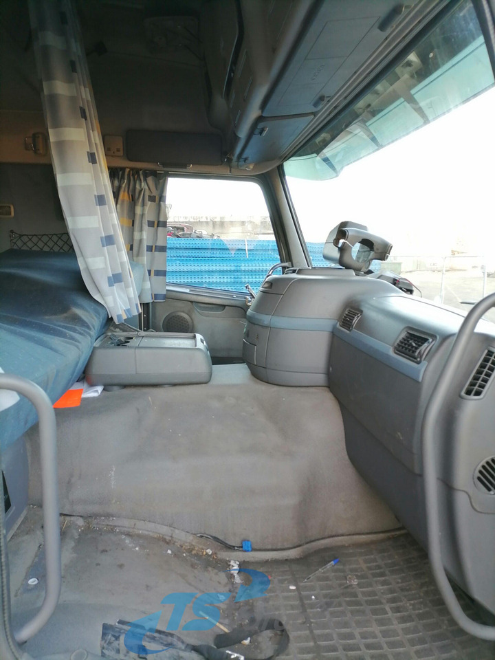Cabine e interior por Camião Volvo Volvo kabiin 85111210: foto 15