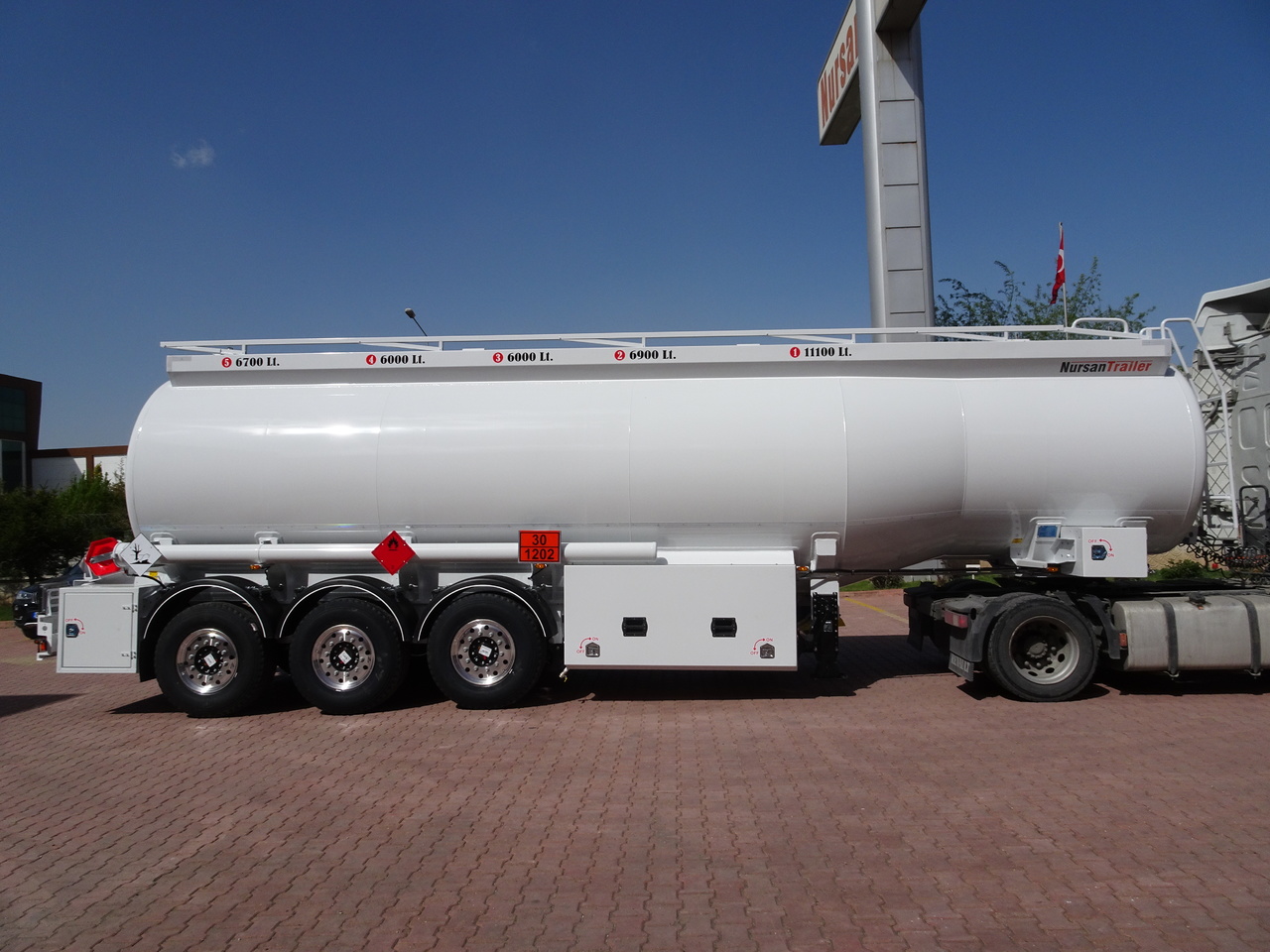 Semirreboque tanque para transporte de combustível novo NURSAN Aluminium Fuel Tanker: foto 3