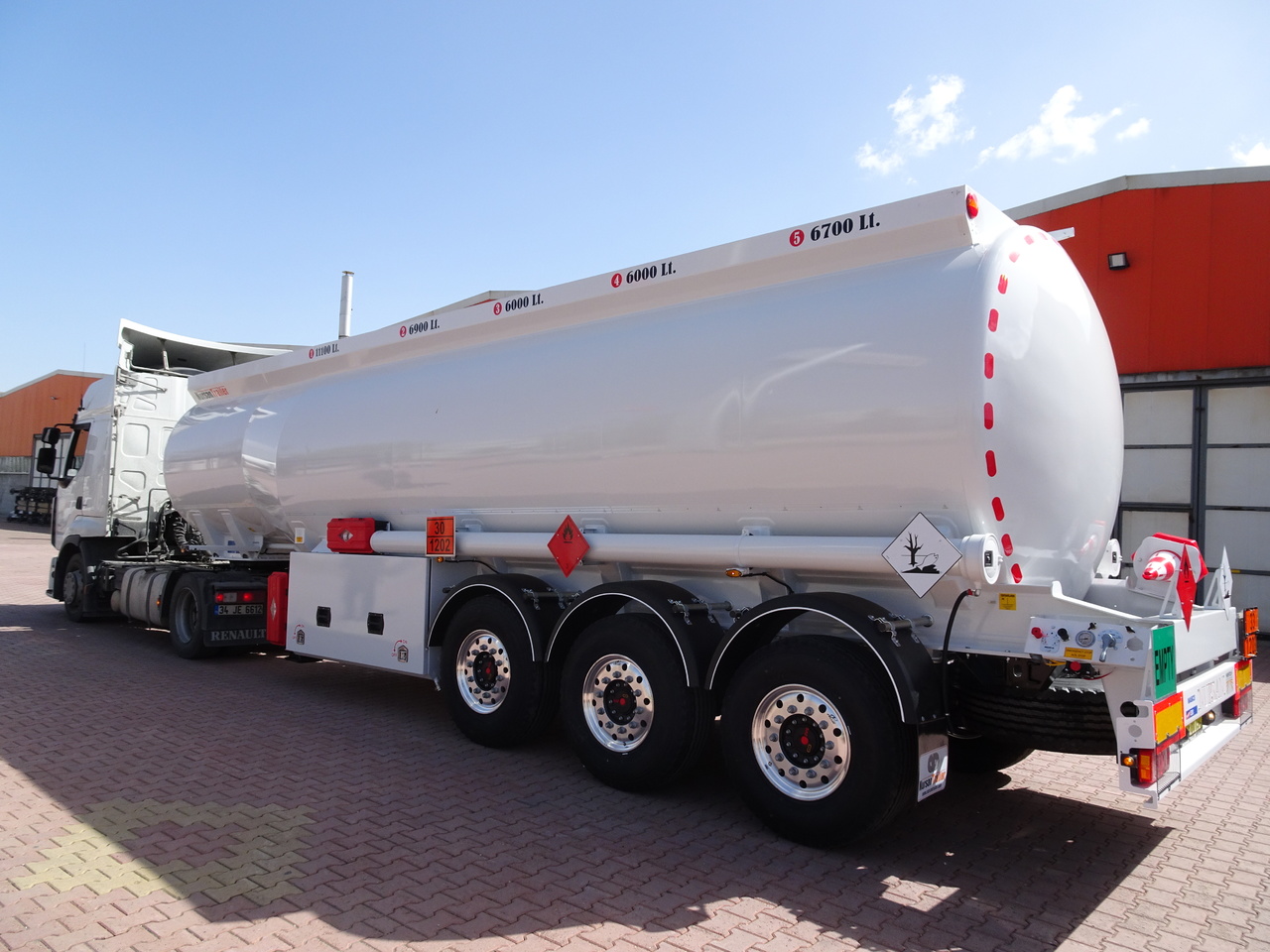 Semirreboque tanque para transporte de combustível novo NURSAN Aluminium Fuel Tanker: foto 2