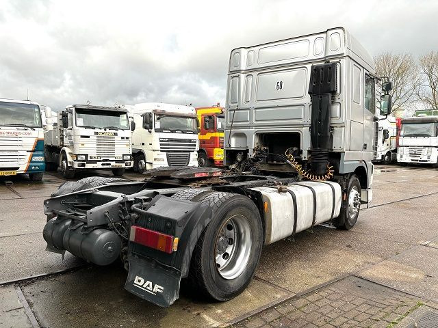 Tractor DAF 95.430 XF SPACECAB (EURO 2 / ZF16 MANUAL GEARBOX / AIRCONDITIONING / 870 LITER DIESELTANK / SUNVISOR): foto 4