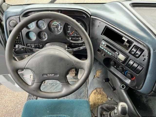 Tractor DAF 95.430 XF SPACECAB (EURO 2 / ZF16 MANUAL GEARBOX / AIRCONDITIONING / 870 LITER DIESELTANK / SUNVISOR): foto 7