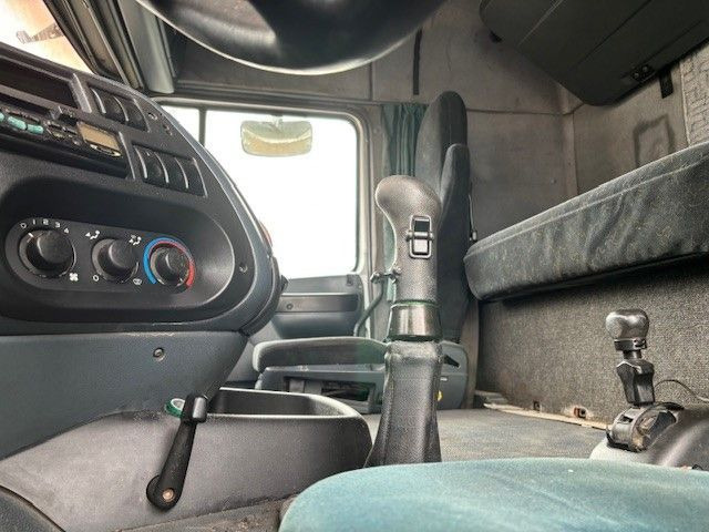 Tractor DAF 95.430 XF SPACECAB (EURO 2 / ZF16 MANUAL GEARBOX / AIRCONDITIONING / 870 LITER DIESELTANK / SUNVISOR): foto 9