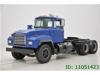 Mack RD 690 S - 6x4 - Tractor