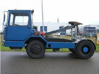 Sisu 4x4 terminal tractor zugmachine - Tractor