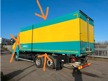 Camião transportador de contêineres/ Caixa móvel
