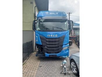 Camião transportador de contêineres/ Caixa móvel IVECO