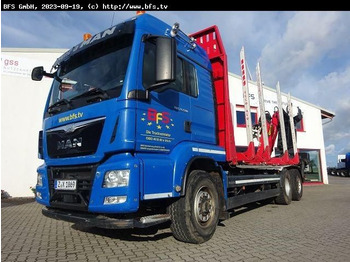 Camião de transporte de madeira MAN TGS 26.500