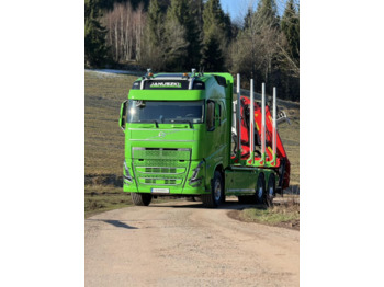 Camião de transporte de madeira VOLVO FH13 540