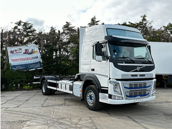 Camião transportador de contêineres/ Caixa móvel VOLVO FM 450