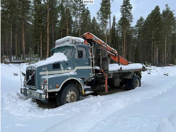 Camião de transporte de madeira VOLVO