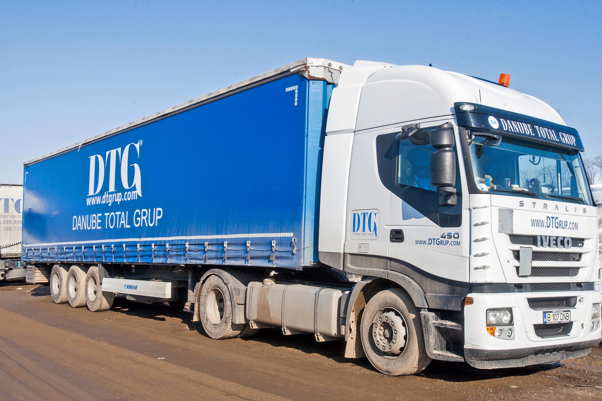 TERRA GAZ CONSTRUCT SRL - veículos a venda undefined: foto 1