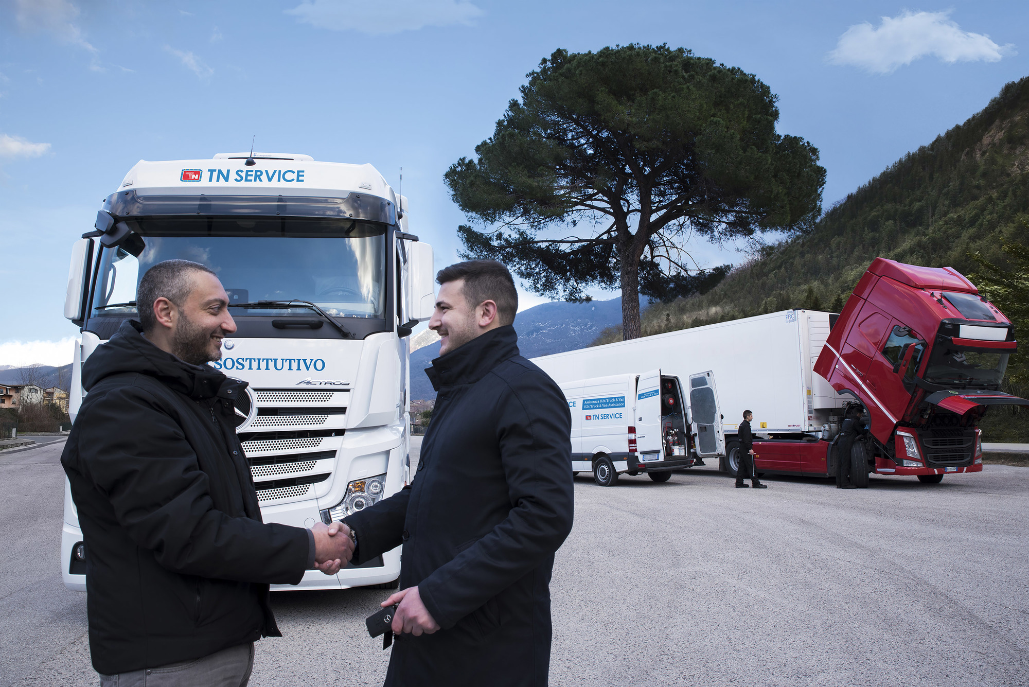 TN Service srl - veículos a venda undefined: foto 3