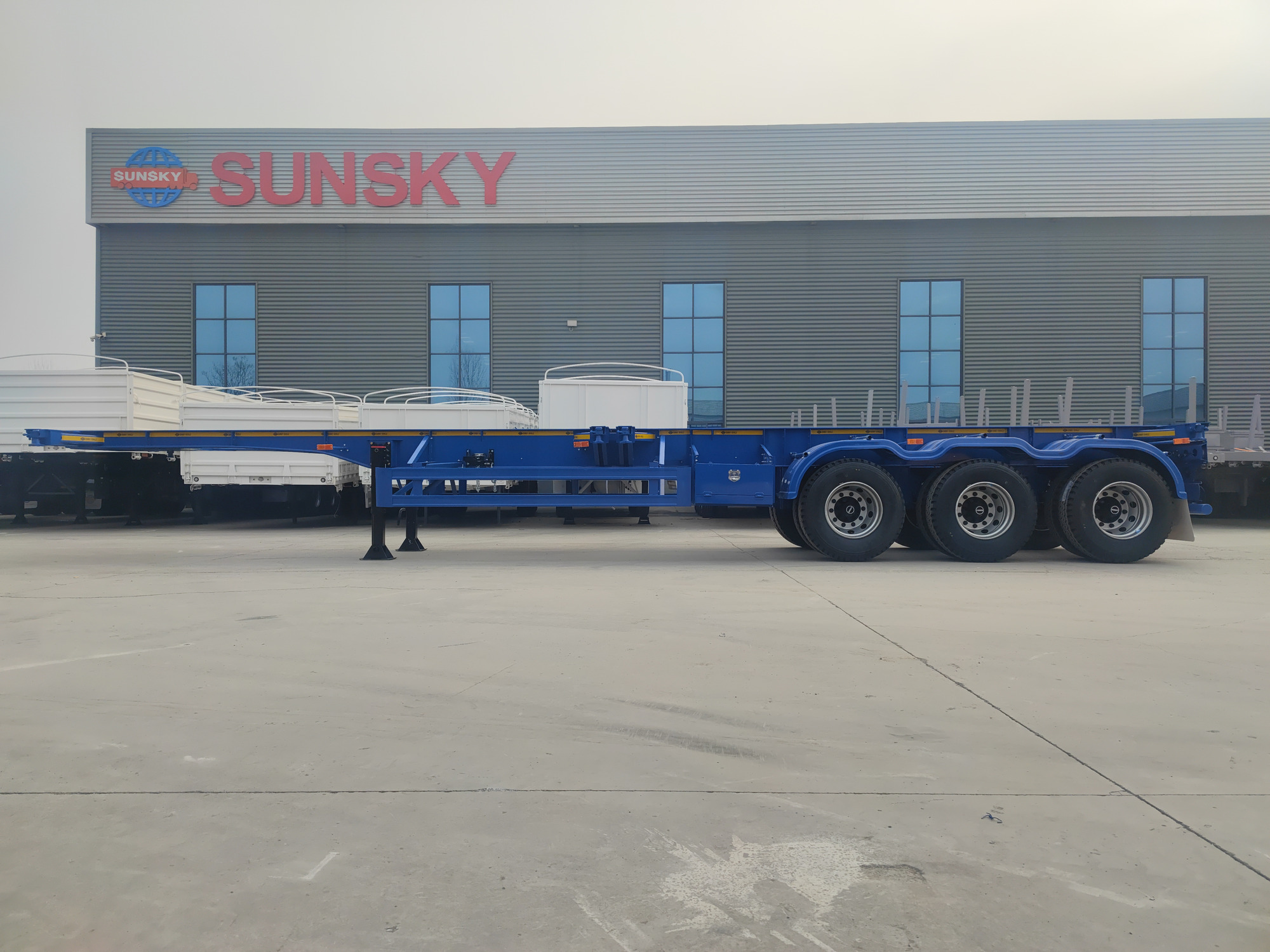 Xiamen Sunsky Vehicle Co.,Ltd - Camiões SINOTRUK HOWO - novo undefined: foto 3