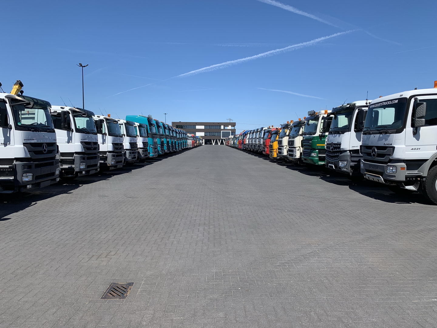 Geurts Trucks B.V. - Tractores undefined: foto 9