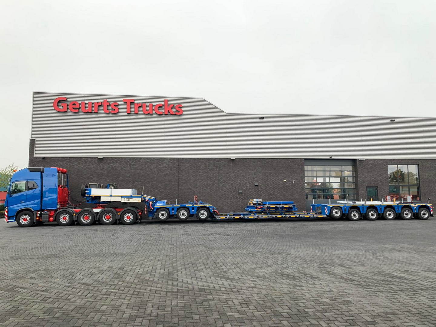 Geurts Trucks B.V. - Tractores undefined: foto 36