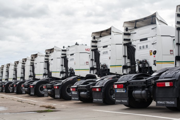 Renault Trucks France - Camiões RENAULT - Ano: 2015, 4x2 undefined: foto 3