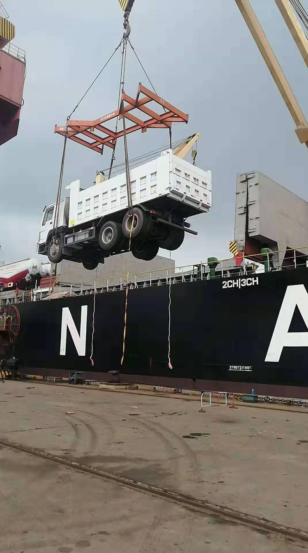 Shandong Guhong Auto Industrial CO., LTD - Camiões SINOTRUK - 6x6 undefined: foto 4
