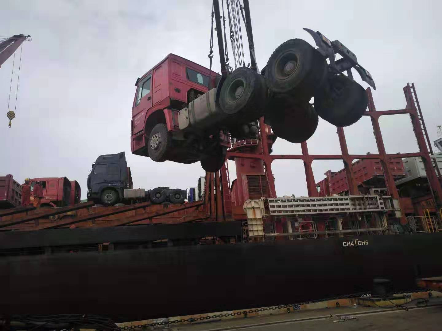Shandong Guhong Auto Industrial CO., LTD - Camiões SINOTRUK - 6x6 undefined: foto 6