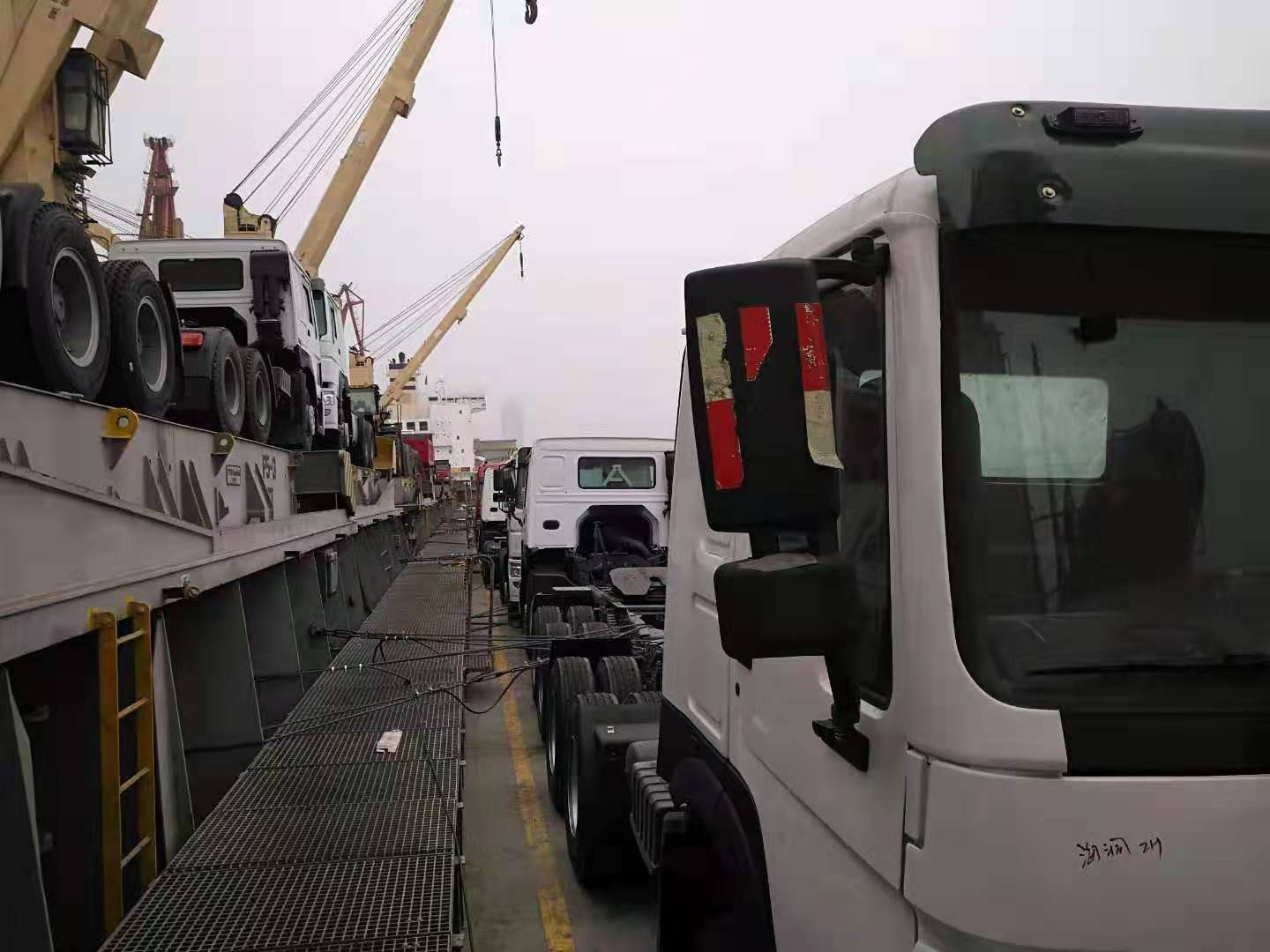 Shandong Guhong Auto Industrial CO., LTD - Camiões SINOTRUK - 6x6 undefined: foto 10