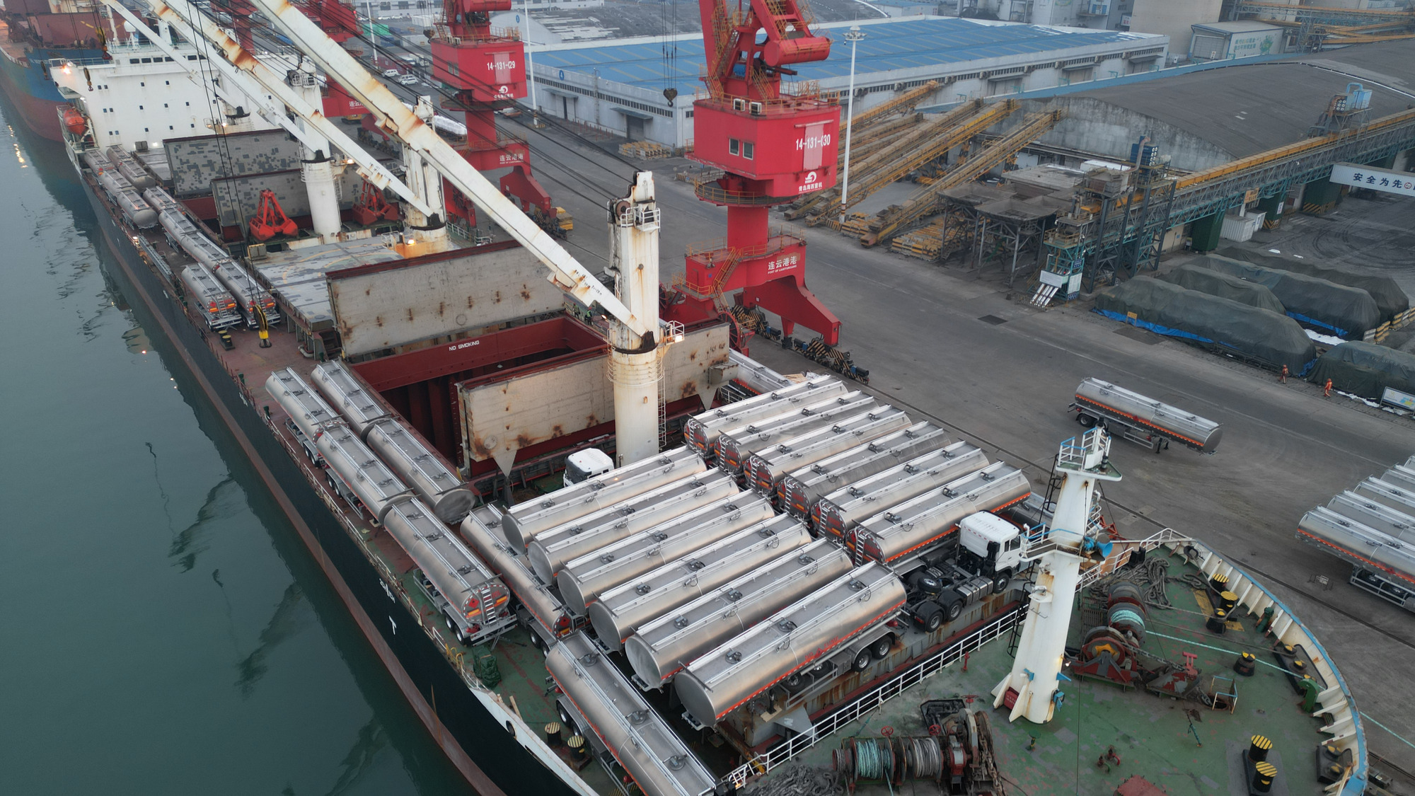 Qingdao Higher Weight Trade Co. LTD - Camiões undefined: foto 2
