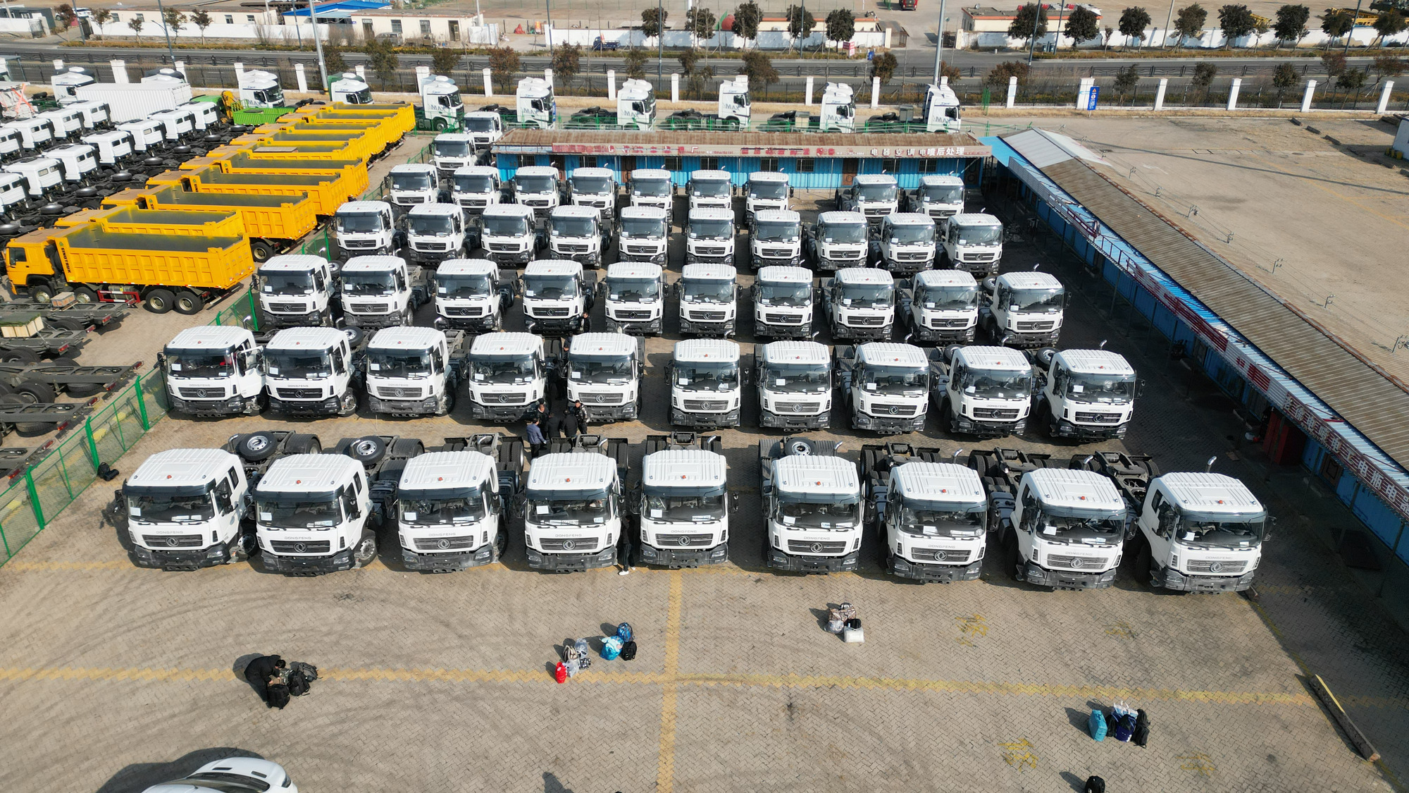 Qingdao Higher Weight Trade Co. LTD - Camiões undefined: foto 1