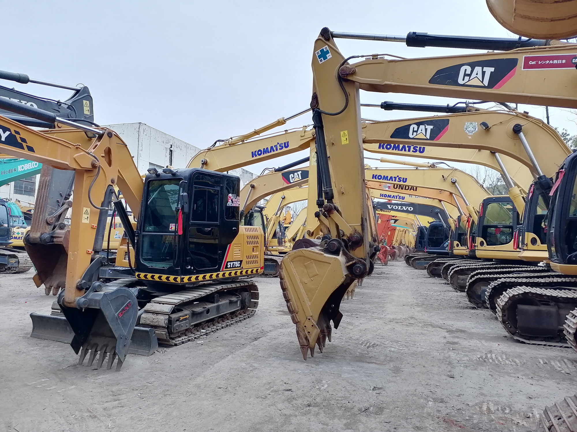 Qingdao Higher Weight Trade Co. LTD - Camiões undefined: foto 8