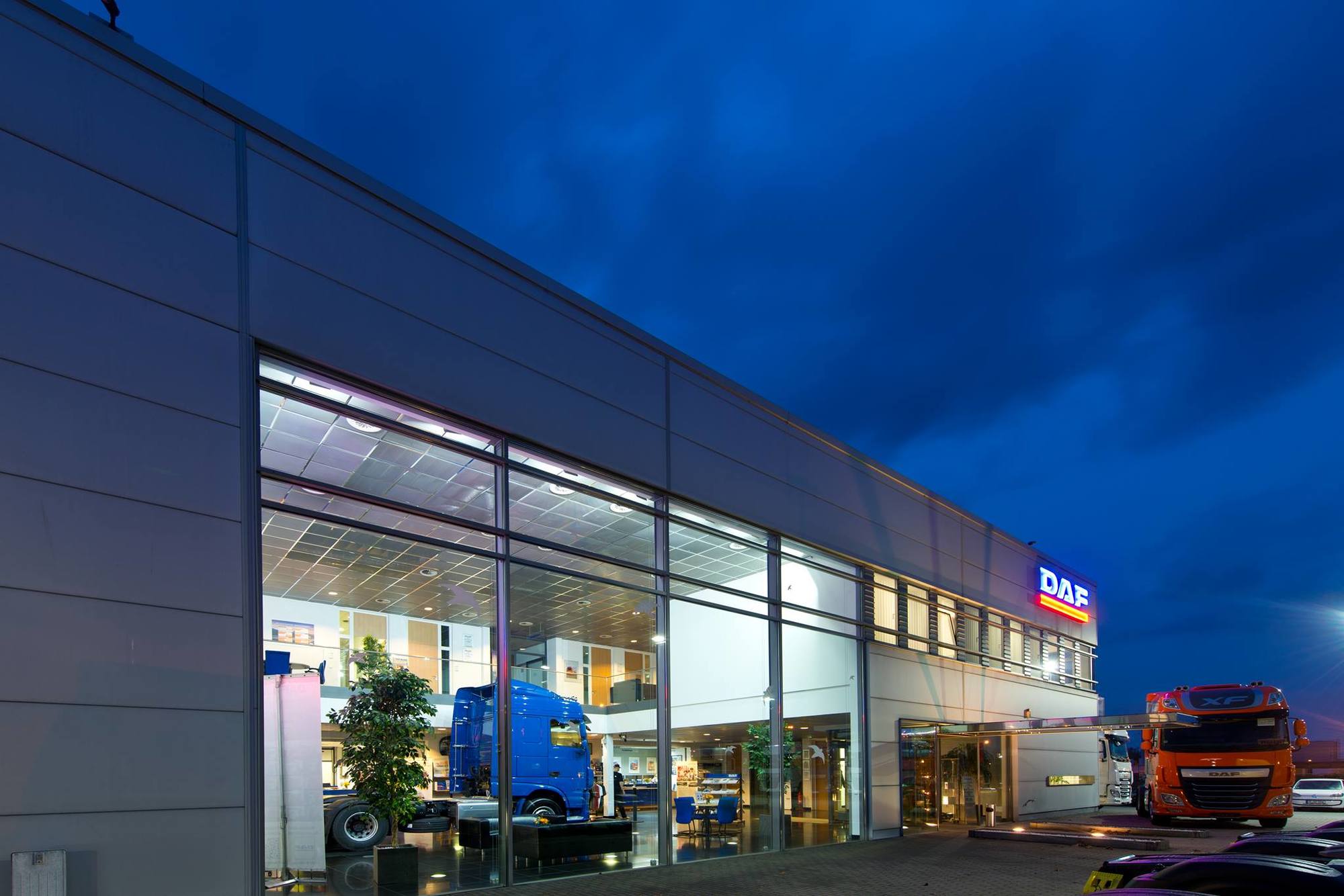 DAF Berlin GmbH - Tractores DAF XG undefined: foto 1