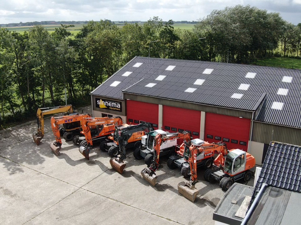 Sinnema Equipment BV - veículos a venda undefined: foto 1