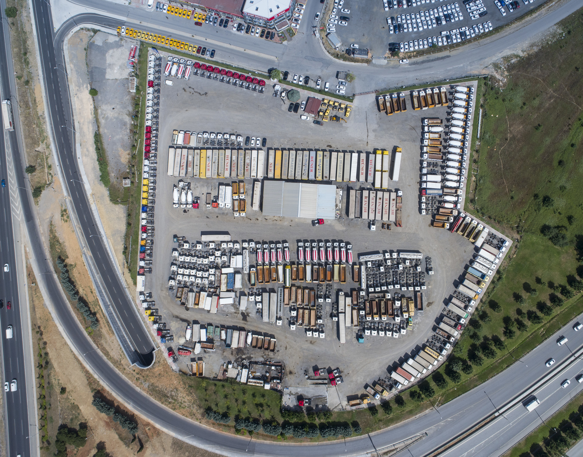 ERCAL TRUCKS - Máquinas de construção - Ano: 2011, 8x4, 4-eixo undefined: foto 2