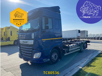 Camião transportador de contêineres/ Caixa móvel DAF XF