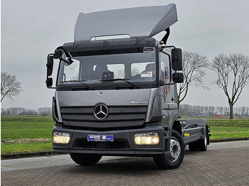 Camião transportador de contêineres/ Caixa móvel MERCEDES-BENZ Atego 1227