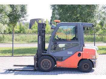 Empilhadeira a diesel TOYOTA