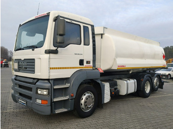 Caminhão tanque MAN TGA 26.310