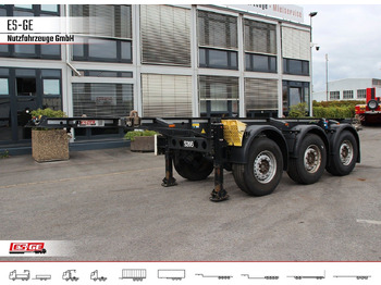 Semi-reboque transportador de contêineres/ Caixa móvel KRONE